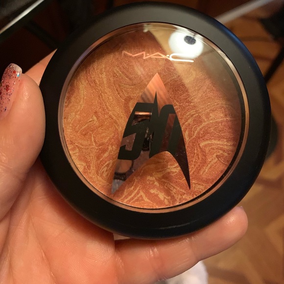 Mac powder new - Picture 1 of 3